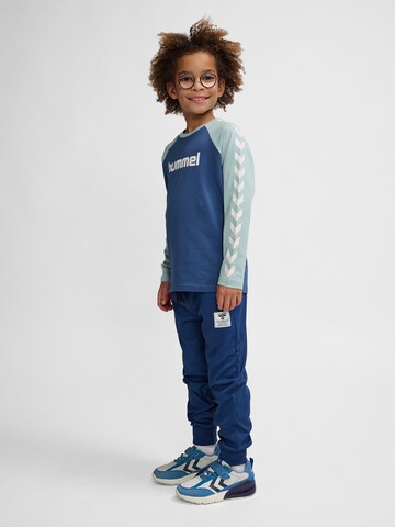 T-Shirt fonctionnel 'BOYS' Hummel en bleu