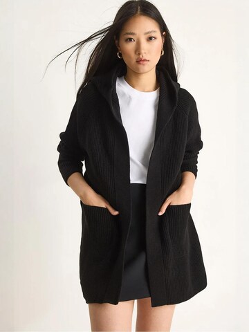 Bianco Lucci Strickjacke in Schwarz: Vorderseite