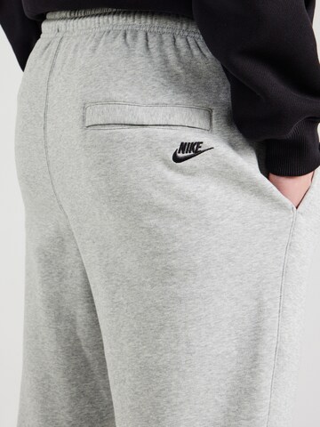 Nike Sportswear Tapered Housut 'CLUB' värissä harmaa