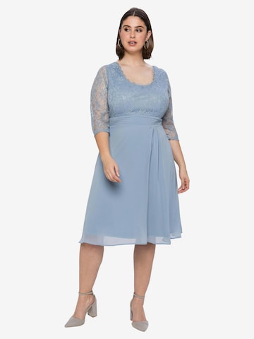 SHEEGO Kleid in Blau