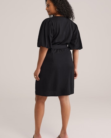 Rochie de la WE Fashion pe negru