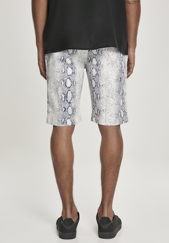 Urban Classics Regular Shorts in Weiß