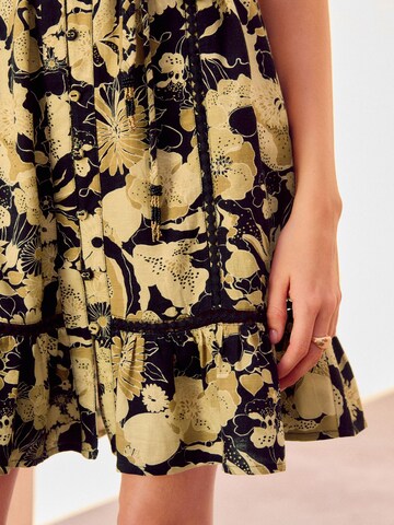 Robe Next en or
