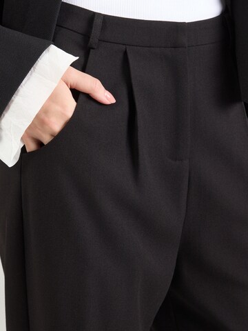 ABOUT YOU Loose fit Pleat-Front Pants 'Senta' in Black
