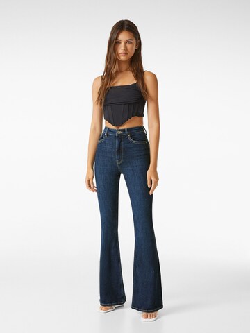 Bershka Flared Jeans in Blauw