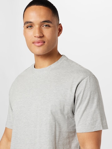 Only & Sons - Camiseta 'Fred' en gris