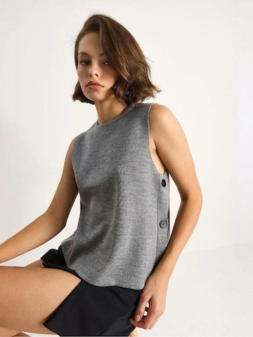 Bianco Lucci - Top de malha em cinzento