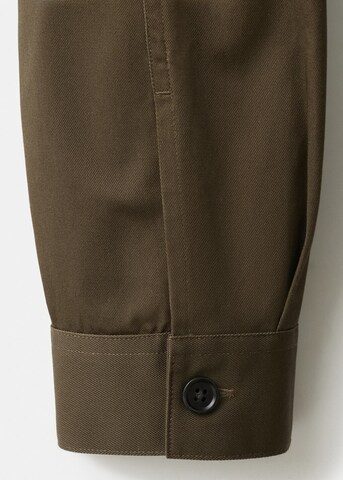 MANGO MAN Comfort Fit Hemd 'Roberto' in Braun