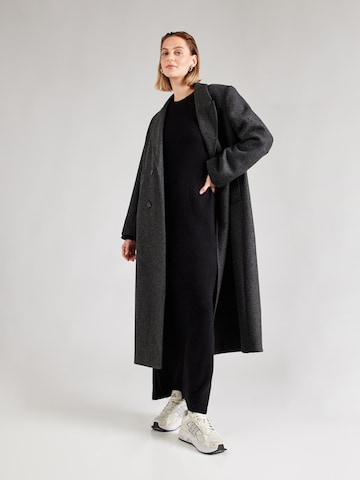 PIECES Neulemekko värissä musta
