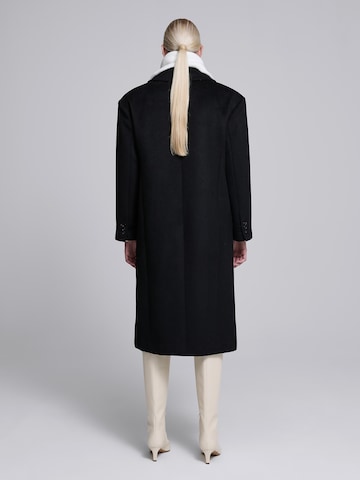 AEMMI Between-seasons coat in Black