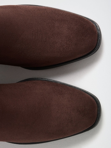 Friends Like These Chelsea boots in Bruin
