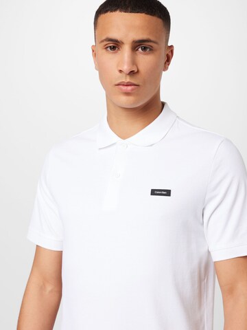 Tricou de la Calvin Klein pe alb