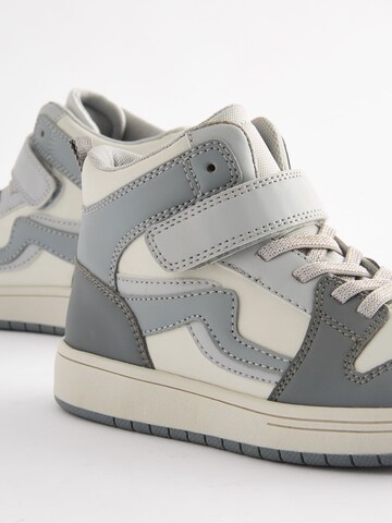 Next Sneakers i grå
