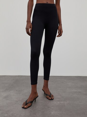 EDITED Skinny Leggings 'Jona' in Zwart: voorkant