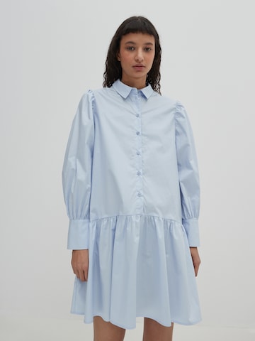EDITED Sukienka koszulowa 'Rylee' w kolorze niebieski: przód