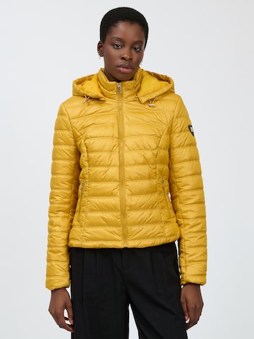 Influencer - Chaqueta de invierno en amarillo: frente