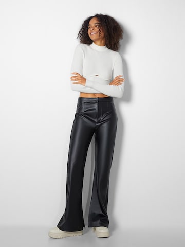 évasé Pantalon Bershka en noir