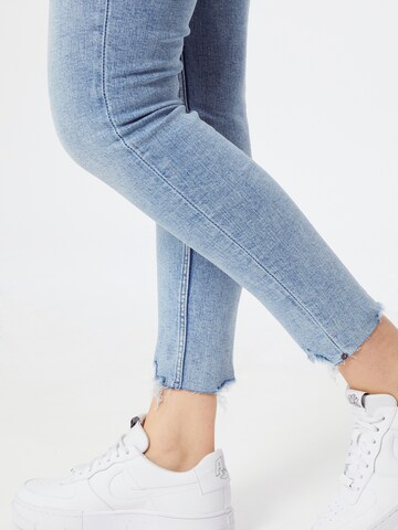 Skinny Jeans de la QS pe albastru