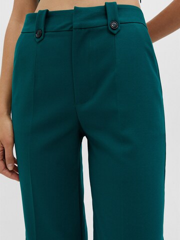 regular Pantaloni con piega frontale di Pull&Bear in verde