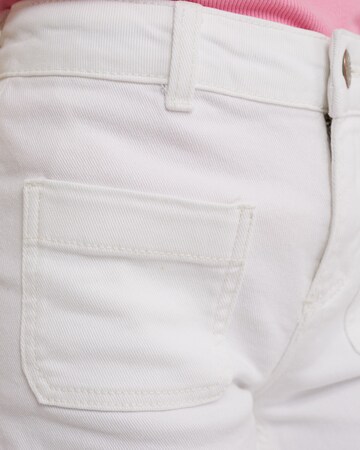 WE Fashion Slim fit Trousers in White