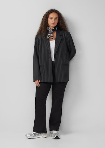 QS Regular Jeans in Zwart