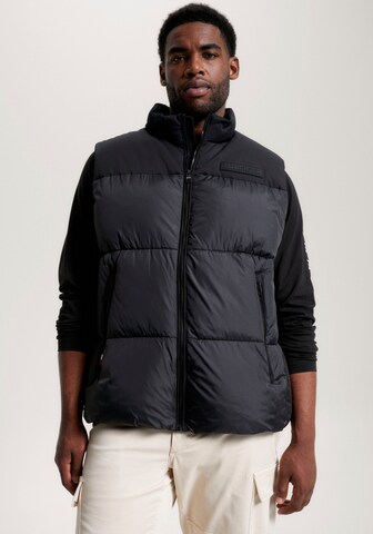 Tommy Hilfiger Big & Tall Vest 'New York' in Black: front