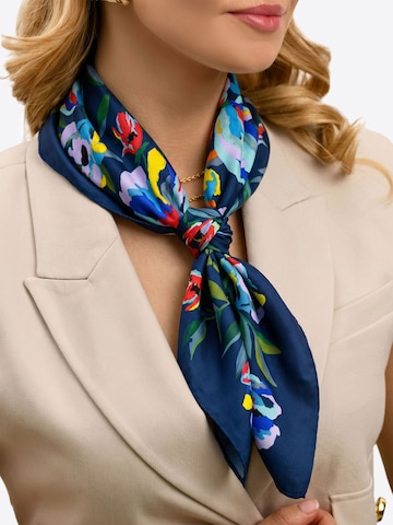 Vivisence Shawl 'S65-004' in Blue: front