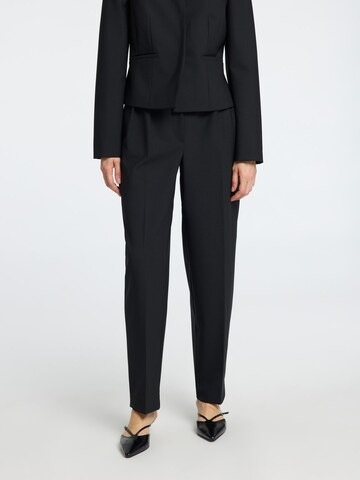 Regular Pantalon à plis SELECTED FEMME en noir : devant