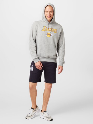 NEW ERA - Sweatshirt 'NBA' em cinzento
