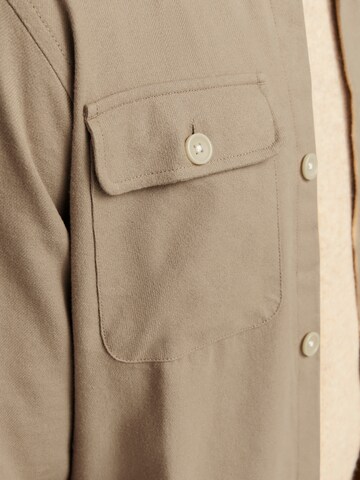 Coupe regular Chemise 'JJEDarren' JACK & JONES en gris