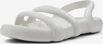 Sandales 'Kobarah Flat' CAMPER en blanc : devant
