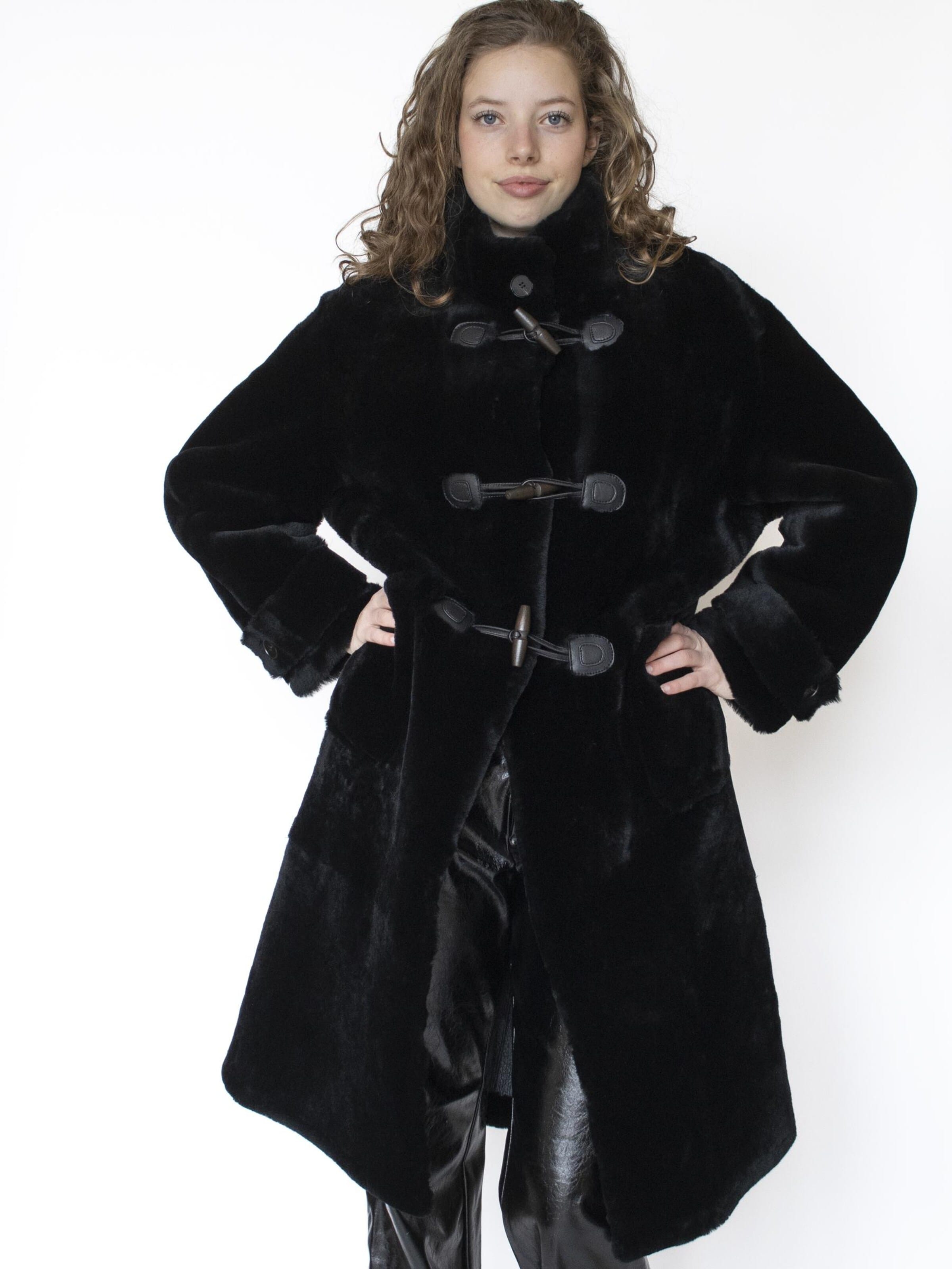 Just things we like Winter Coat 'Saki' in Black: front