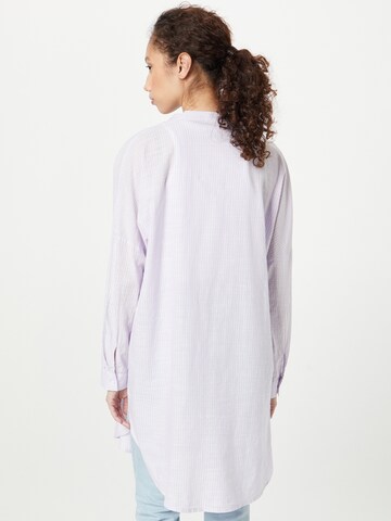 JDY - Blusa 'OMA' em roxo