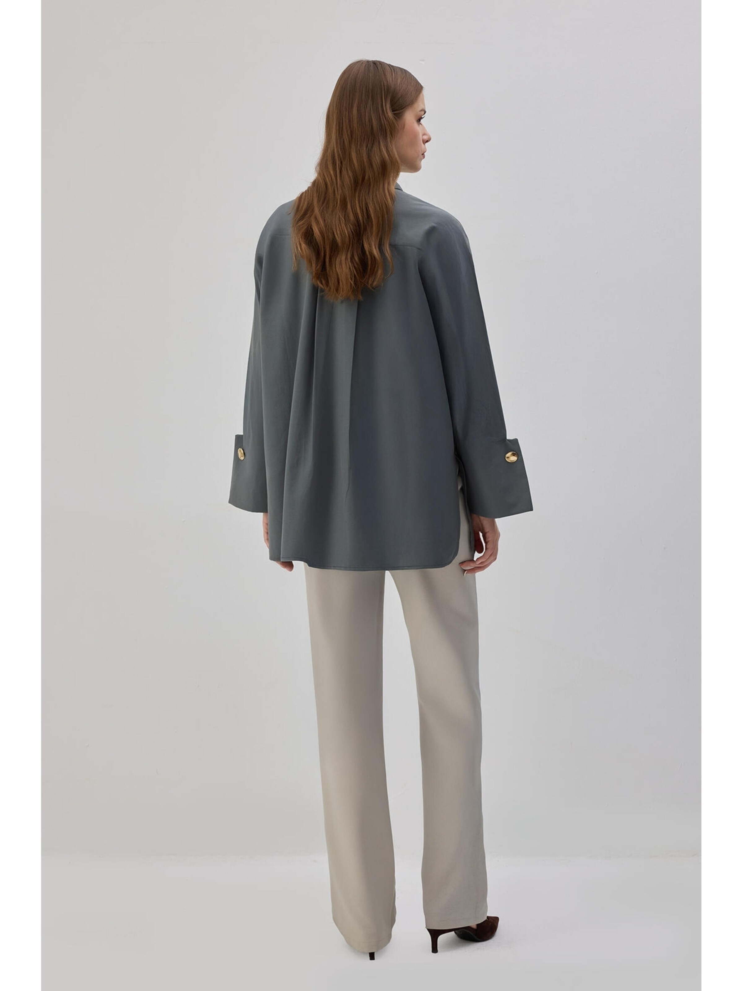 Touché Privé - Camiseta 'Poplin Shirt With Wide Cuff' en gris