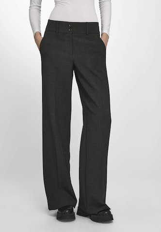 Fadenmeister Berlin Pleated Pants in Grey: front