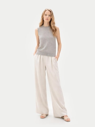 GOBI Cashmere Stickad väst 'Women's Timeless Cashmere Crewneck Vest' i grå