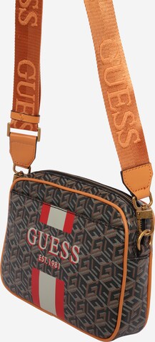 GUESS - Mala de ombro 'Vikky' em castanho