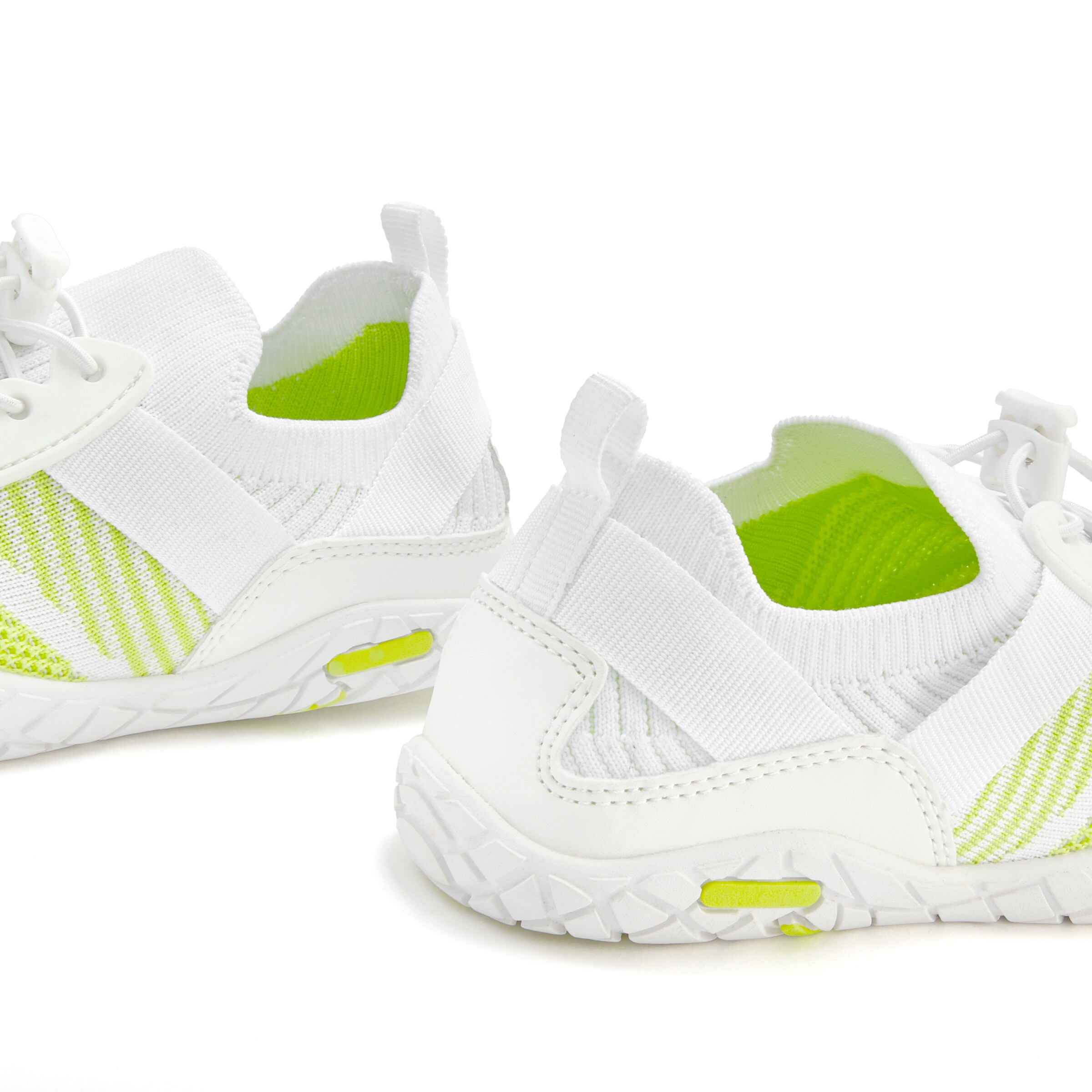 Sneaker low de la LASCANA pe alb