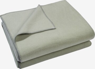 ZOEPPRITZ Blankets in Green: front