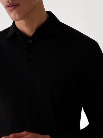 GUESS Sweater in Black