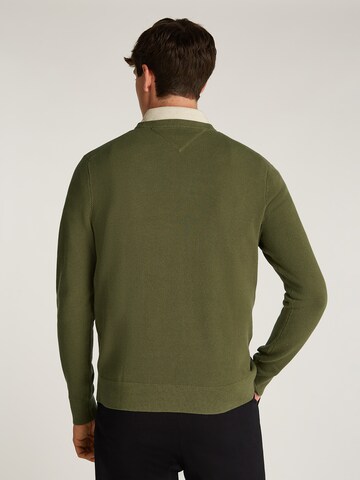 TOMMY HILFIGER Sweater 'ESSENTIAL' in Green