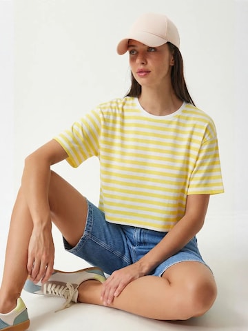Happiness İstanbul Shirt in Yellow: front