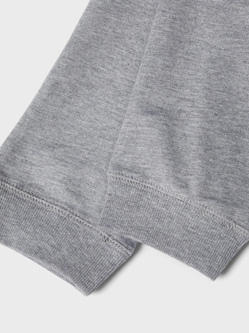 NAME IT - Tapered Pantalón en gris