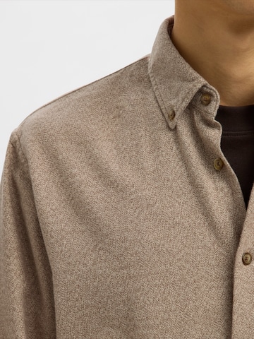 SELECTED Regular fit Button Up Shirt 'SLHREGNOAH' in Beige
