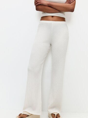 Pull&Bear Lużny krój Spodnie w kolorze biały