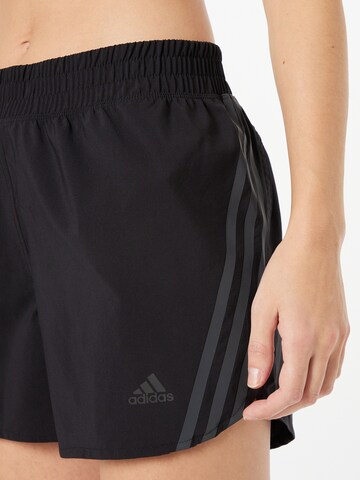 ADIDAS SPORTSWEAR Loosefit Sportovní kalhoty 'Run Icons 3' – černá