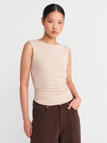 Haut Dilvin en beige : devant