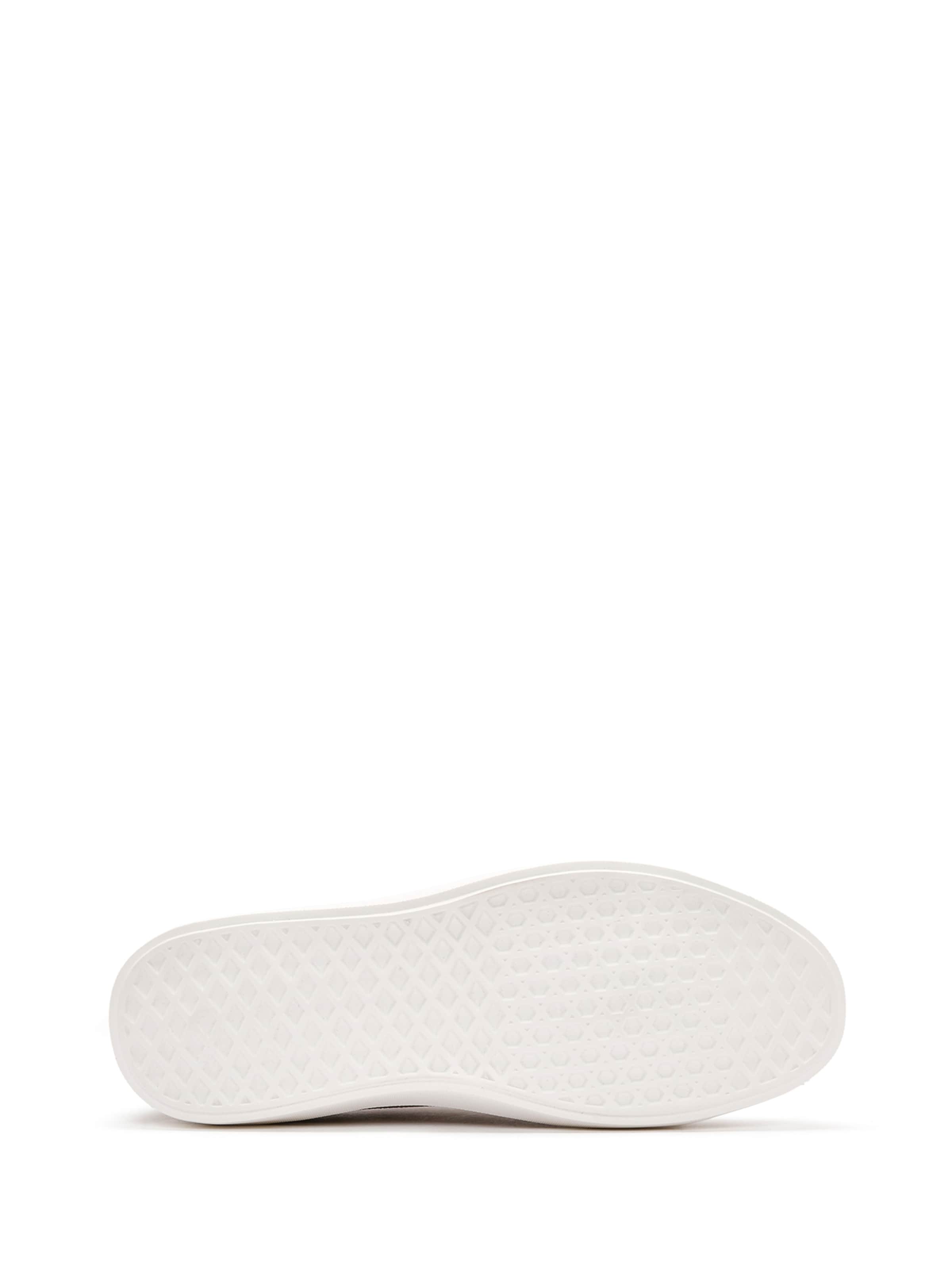 Baskets basses Derimod en beige