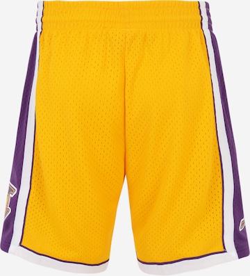 Loosefit Pantaloni 'LOS ANGELES LAKERS' di Mitchell & Ness in giallo