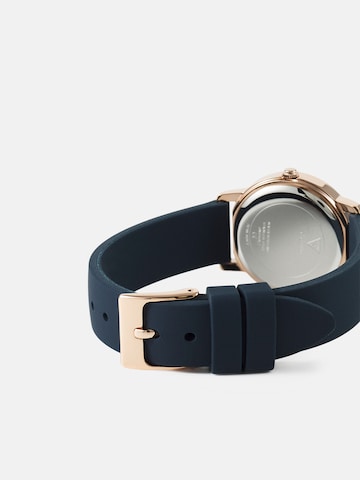 Ceas analogic 'Melody' de la GUESS pe albastru